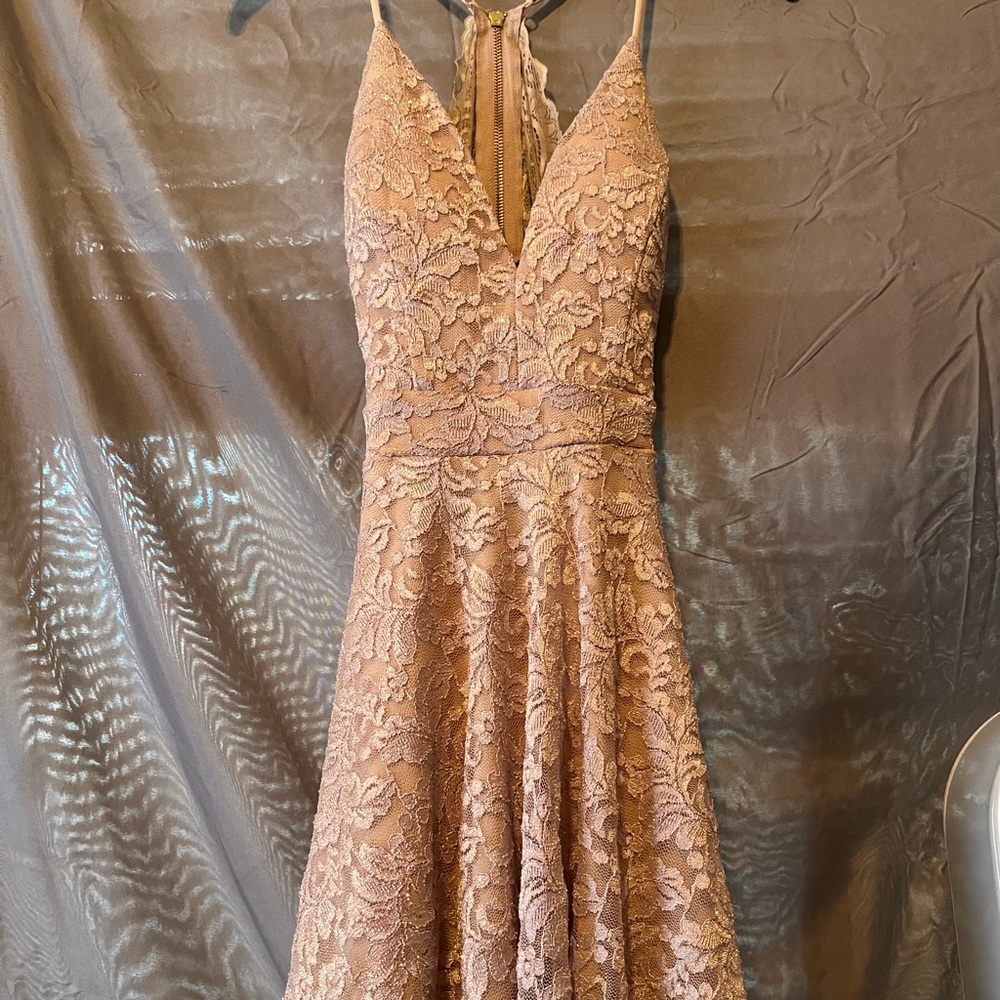 Dresses - Picture 2 of 6